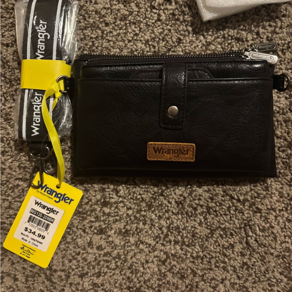 Wrangler Black Zippered Wallet